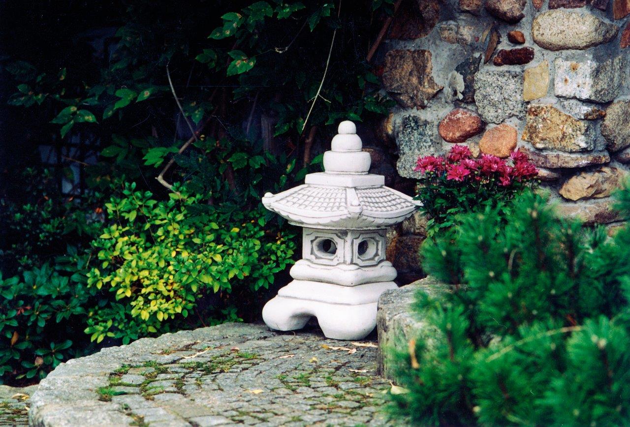 Tōrō Harmony Lantern - Oriental Style Pagoda, 63cm Height