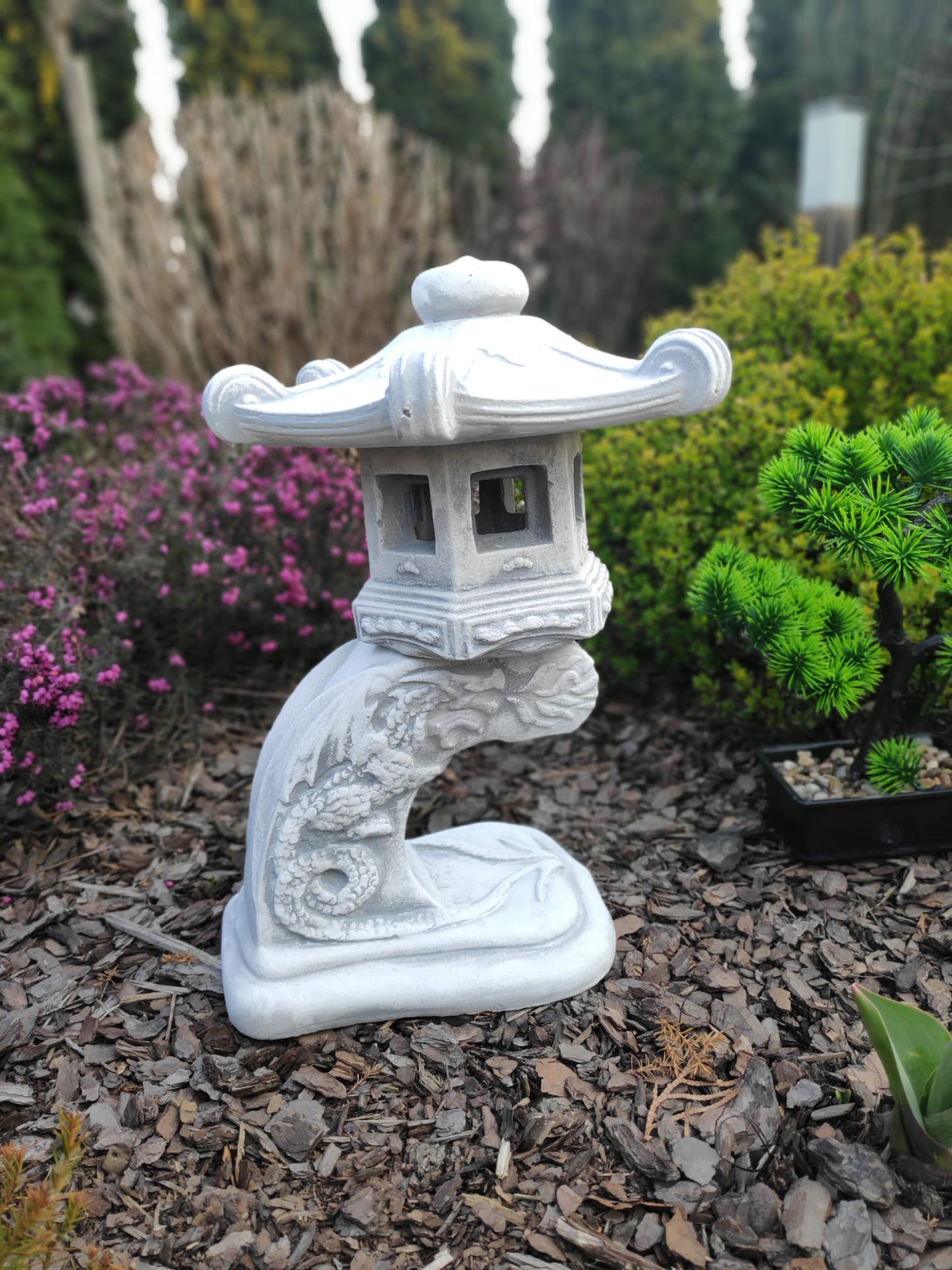 Stone Japanese Pagoda lantern "Reading" small statue garden ornament 32cm height