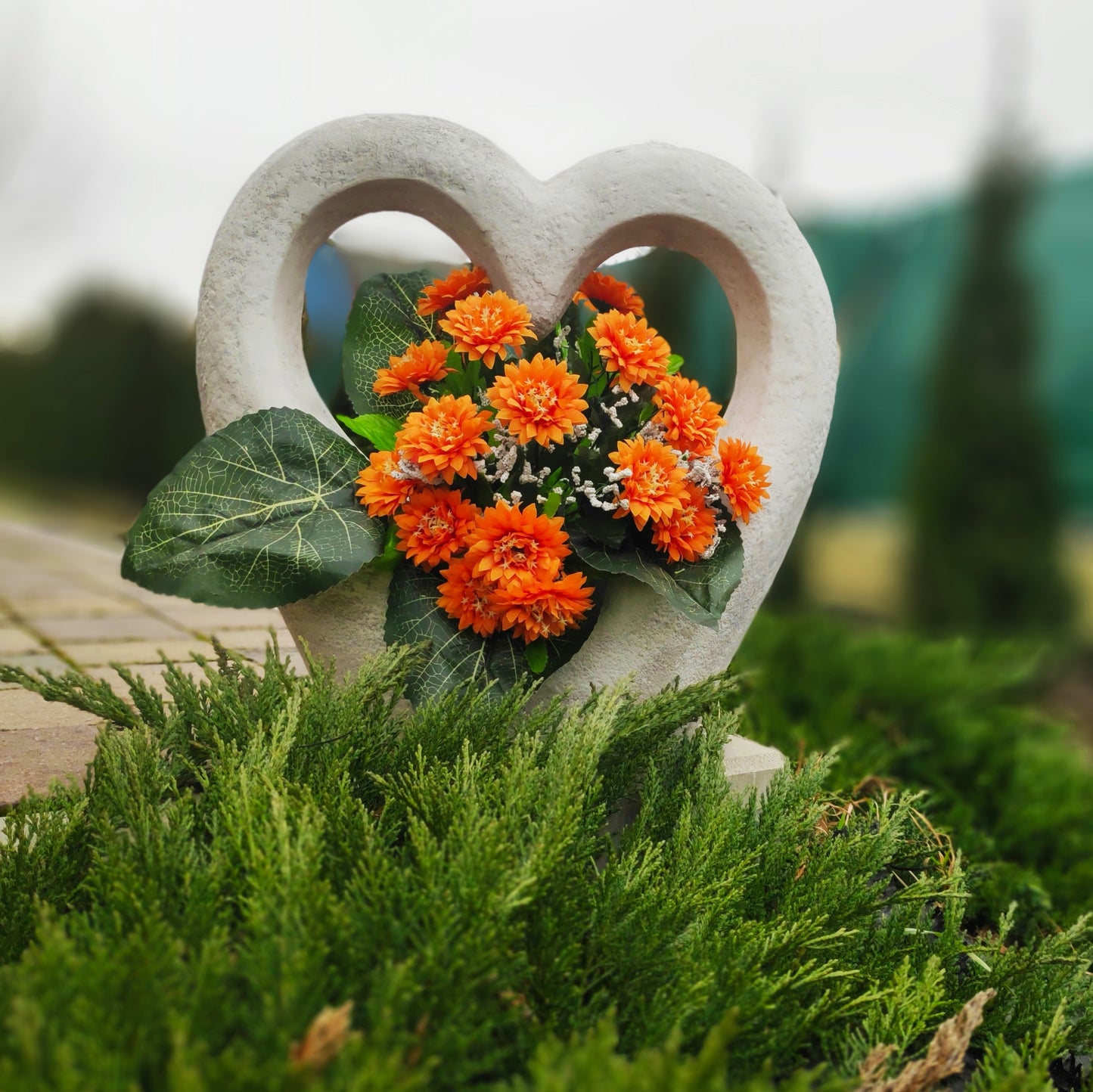 Heartfelt Harmony Concrete Flower Planter - 11 x 43 x 41 cm, 19kg