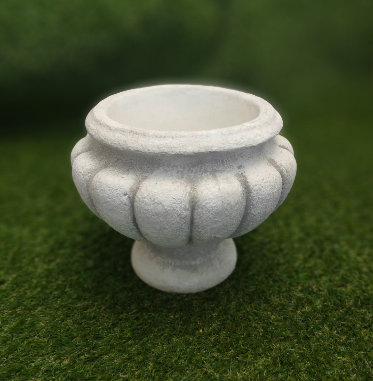 Roman chalice flower pot, made of concrete 18 x 31 x 26 cm