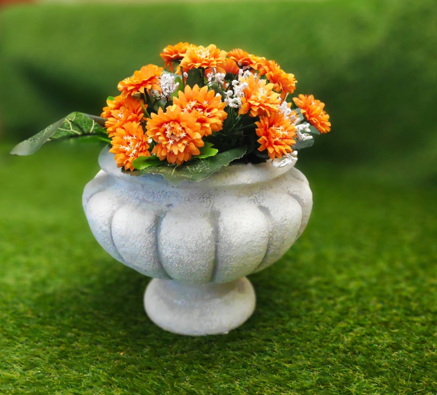 Roman chalice flower pot, made of concrete 18 x 31 x 26 cm
