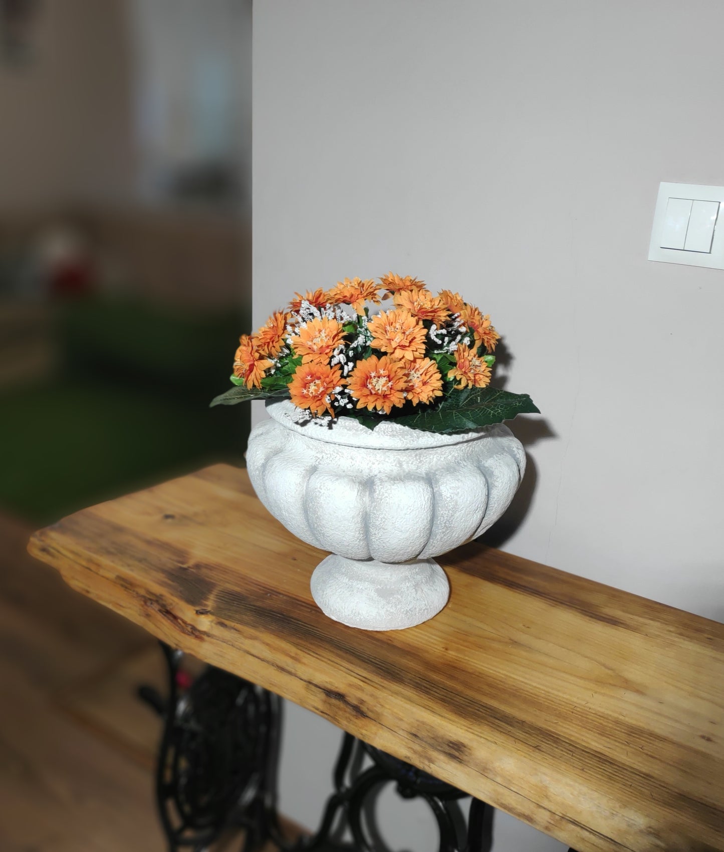 Roman chalice flower pot, made of concrete 18 x 31 x 26 cm