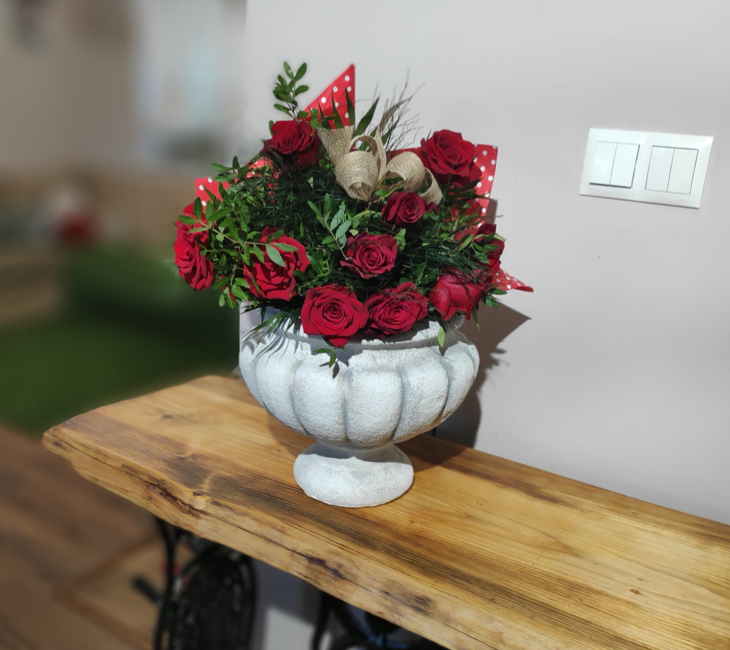 Roman chalice flower pot, made of concrete 18 x 31 x 26 cm