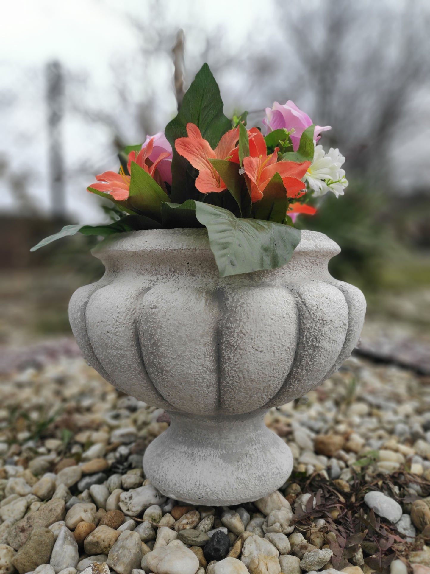 Roman chalice flower pot, made of concrete 18 x 31 x 26 cm