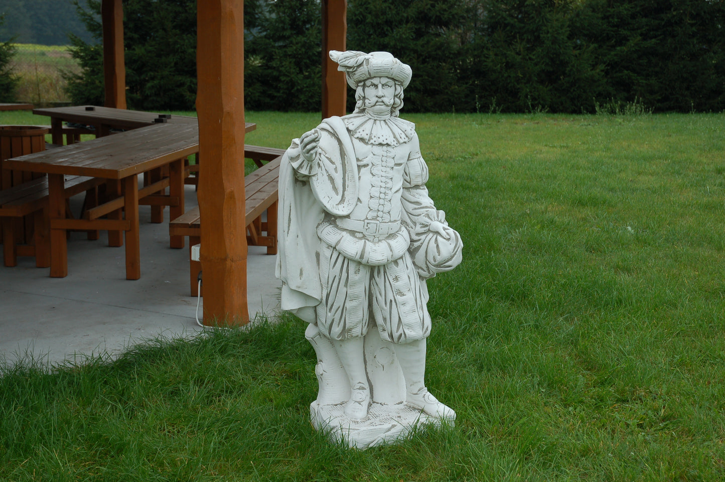 Timeless Elegance: Standing Male Statue in 18th Century Fashion