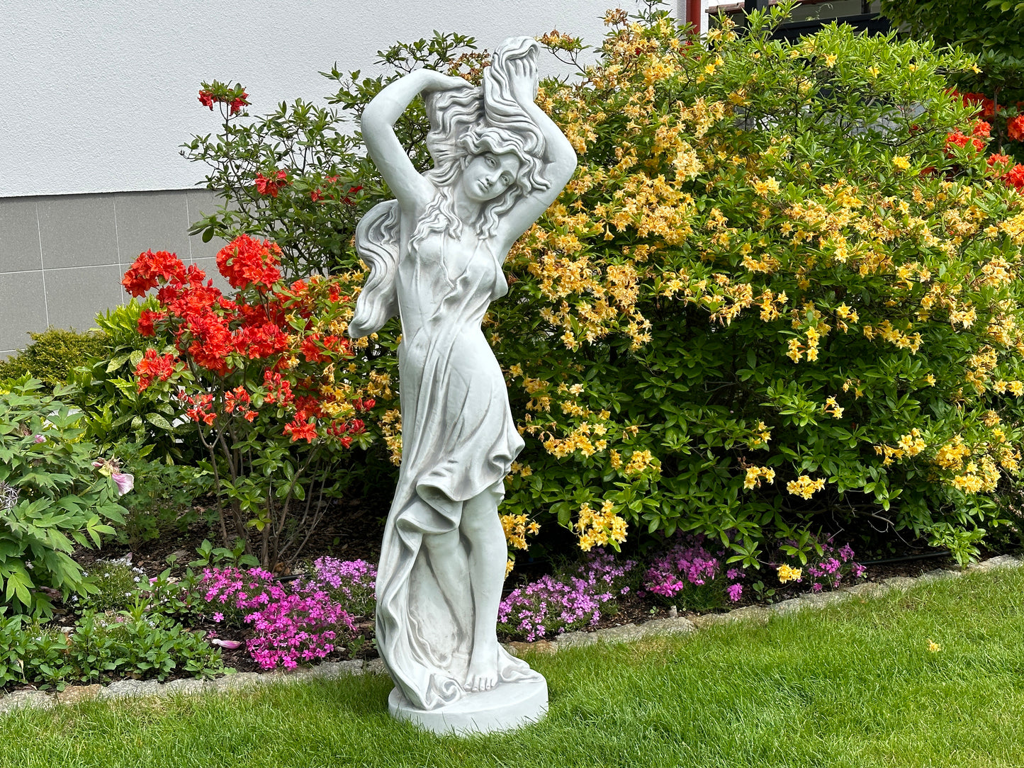 Grace in Motion: Dynamic Pose Woman Statue