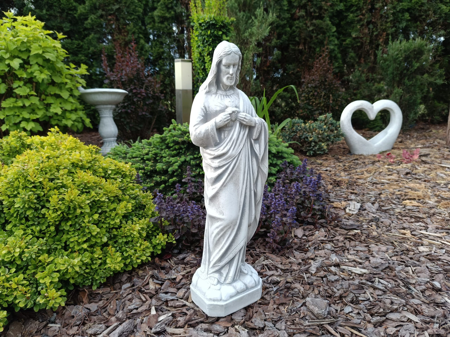 Tranquil Majesty: Statue of Jesus with Spiritual Grace