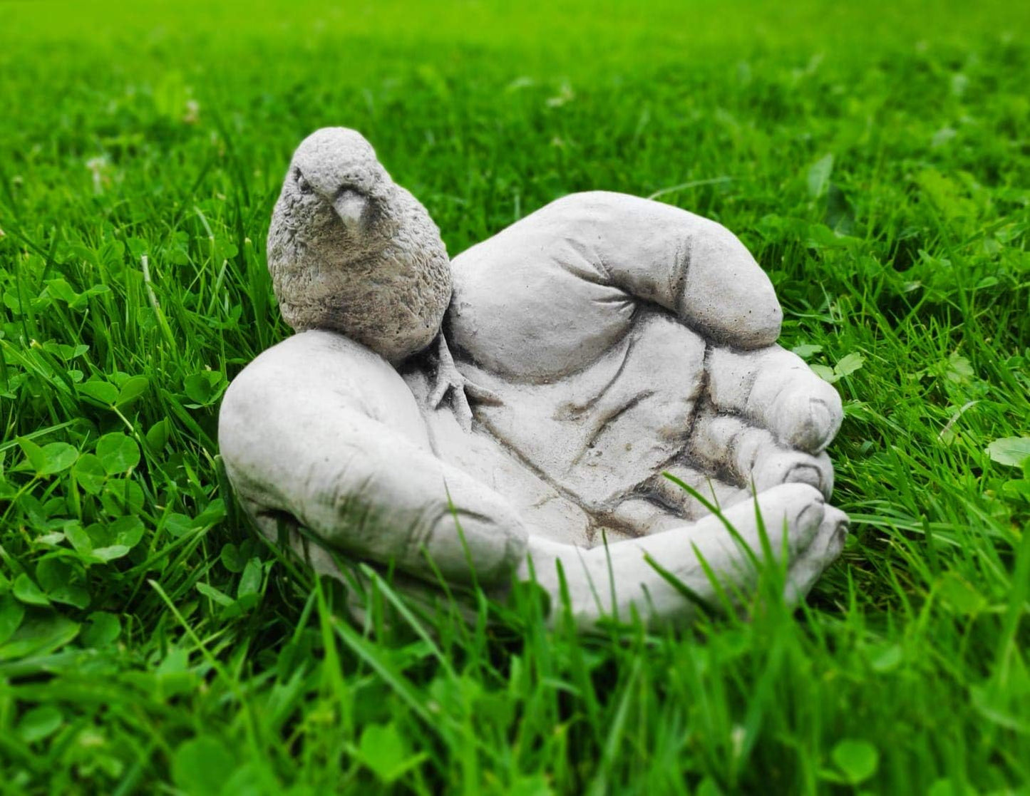 Premium Handcrafted Concrete Birdbath - Loving Hands Design, 18x18x15cm