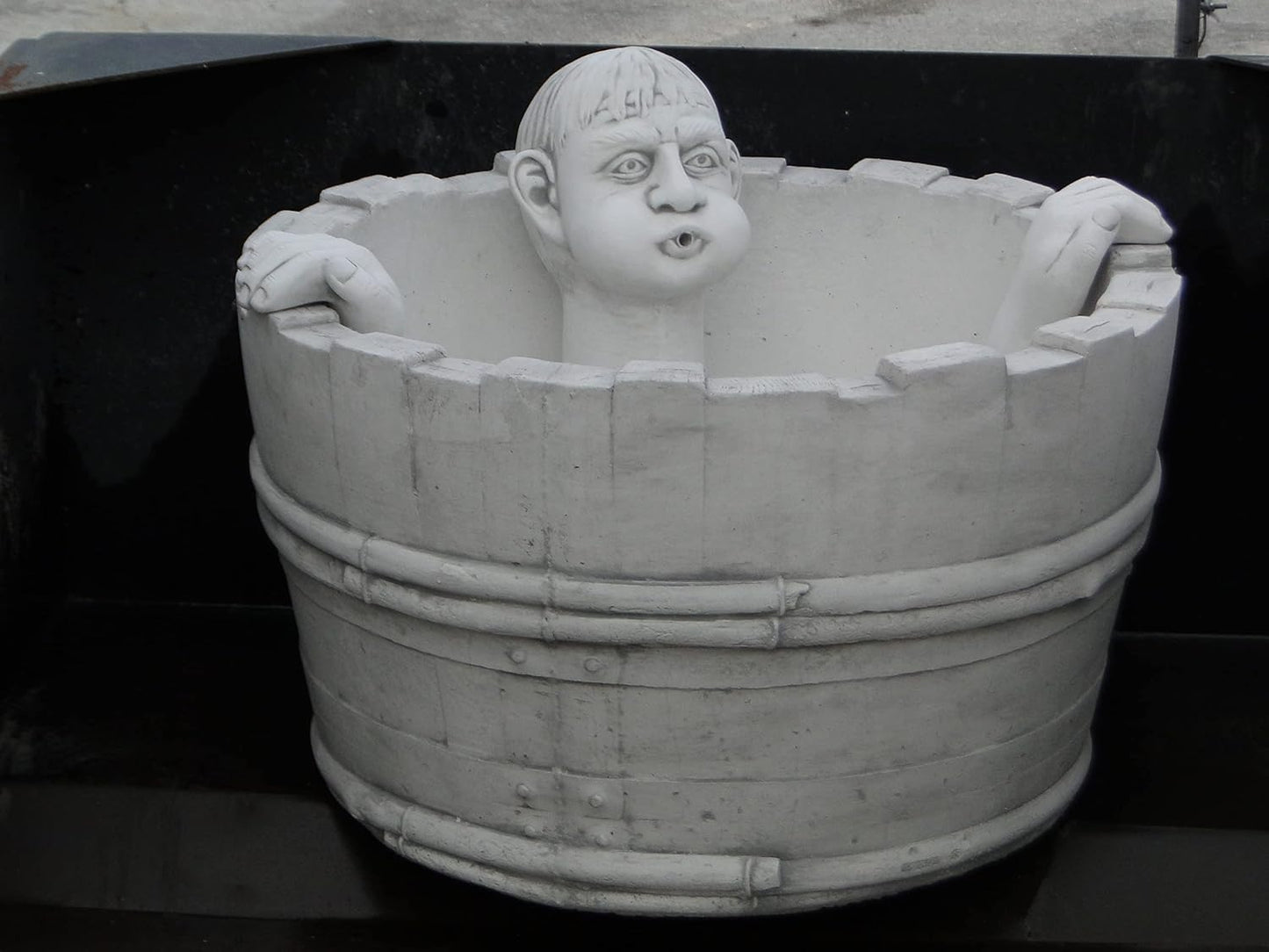 "Bathing Man" fountain