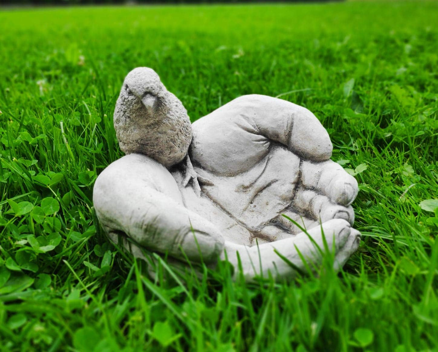 Premium Handcrafted Concrete Birdbath - Loving Hands Design, 18x18x15cm