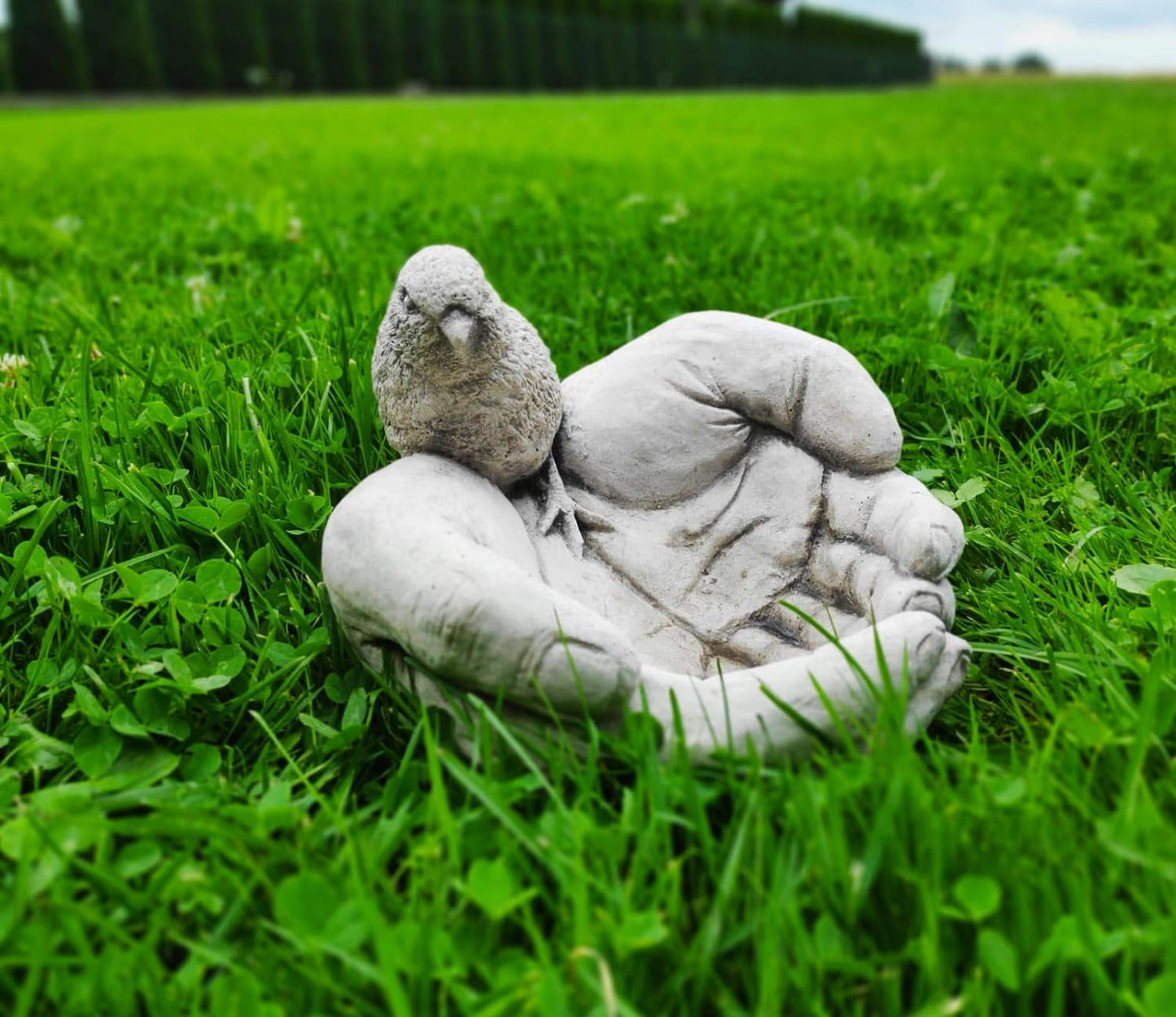 Premium Handcrafted Concrete Birdbath - Loving Hands Design, 18x18x15cm