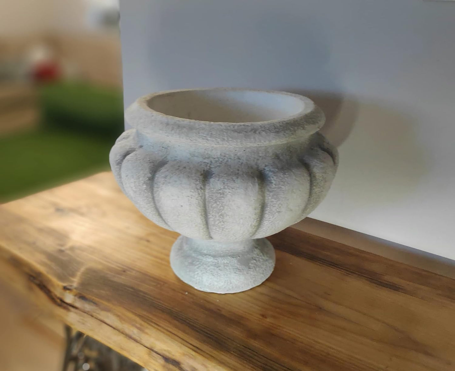 Roman chalice flower pot, made of concrete 18 x 31 x 26 cm