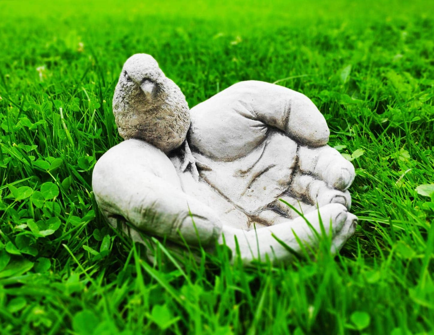 Premium Handcrafted Concrete Birdbath - Loving Hands Design, 18x18x15cm
