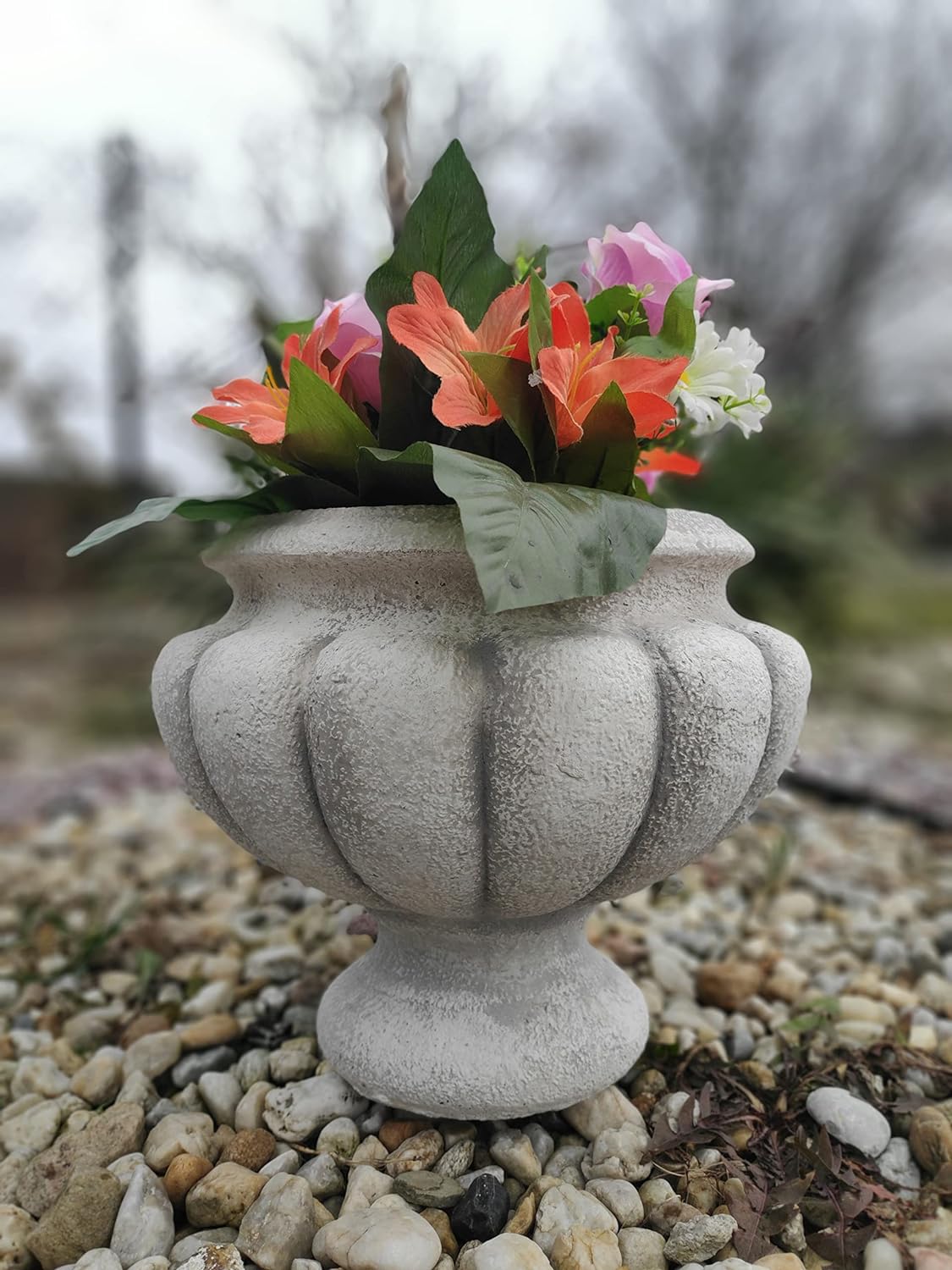 Roman chalice flower pot, made of concrete 18 x 31 x 26 cm