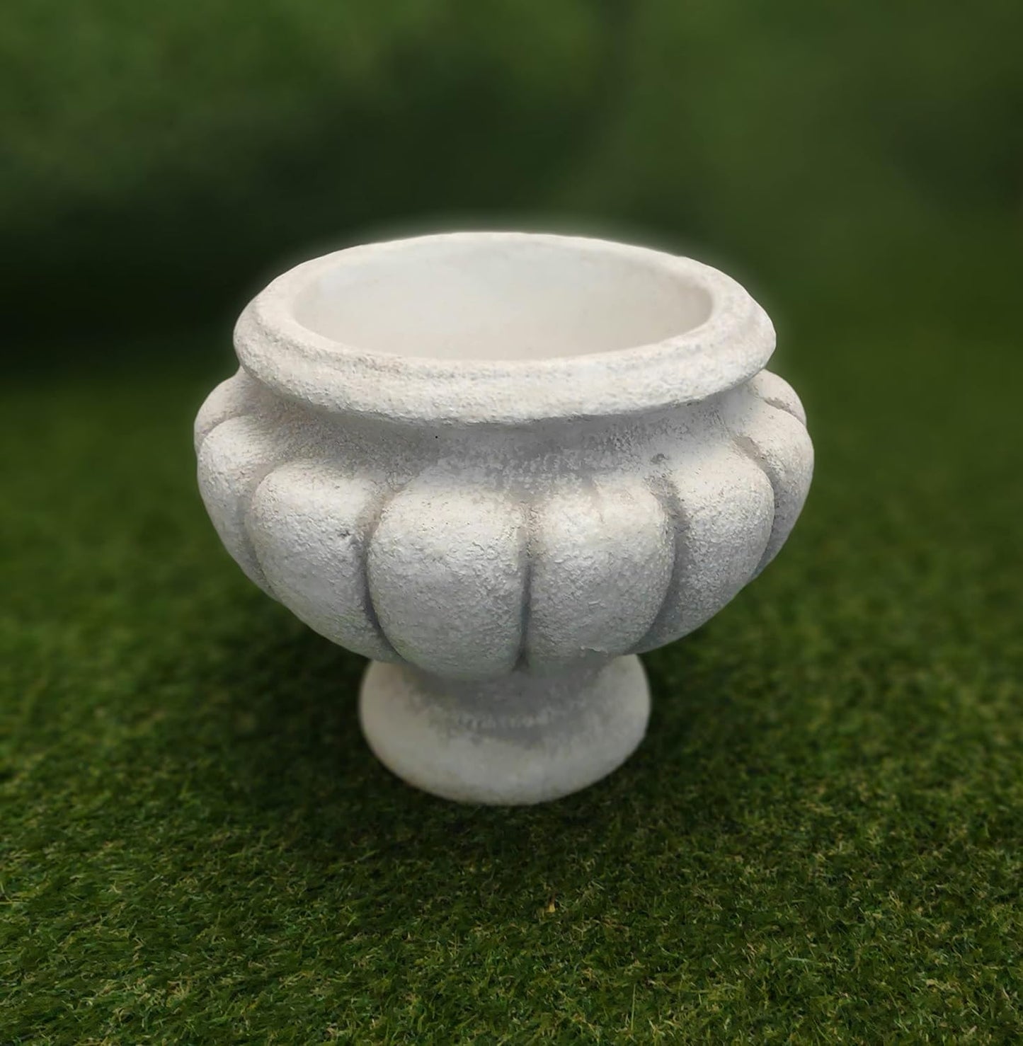 Roman chalice flower pot, made of concrete 18 x 31 x 26 cm