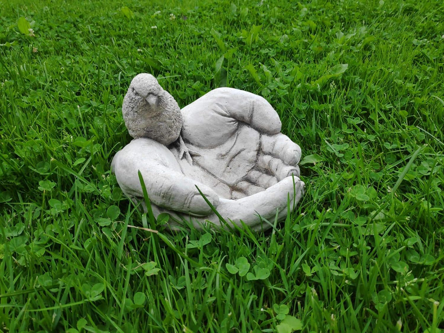 Premium Handcrafted Concrete Birdbath - Loving Hands Design, 18x18x15cm