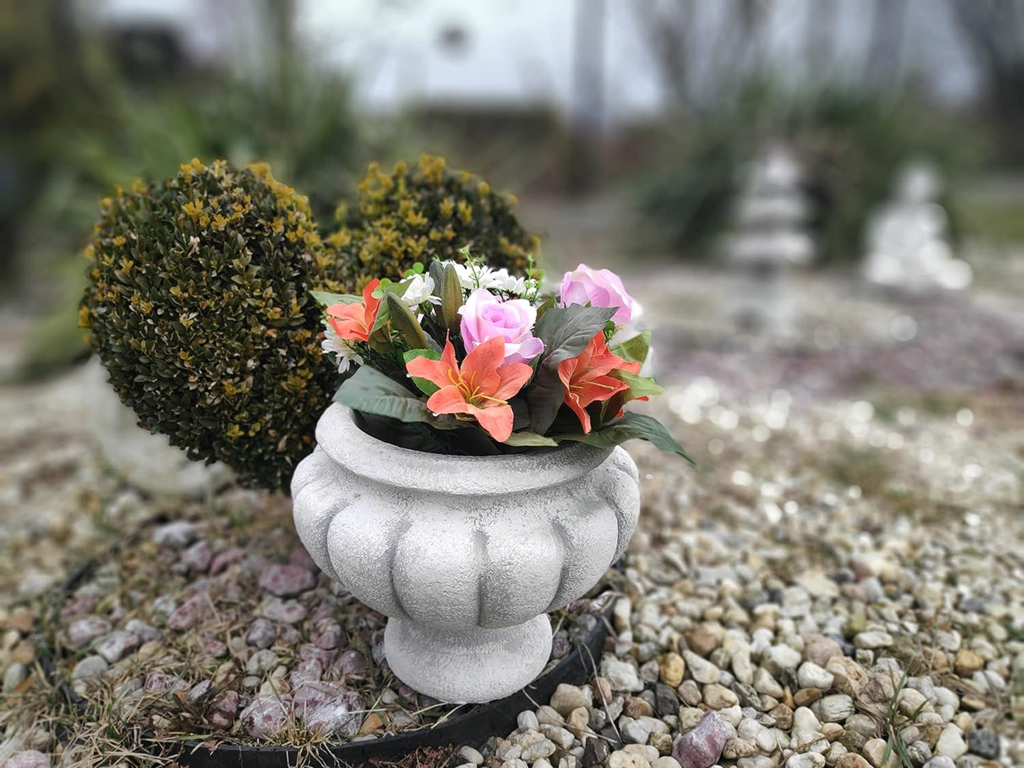 Roman chalice flower pot, made of concrete 18 x 31 x 26 cm