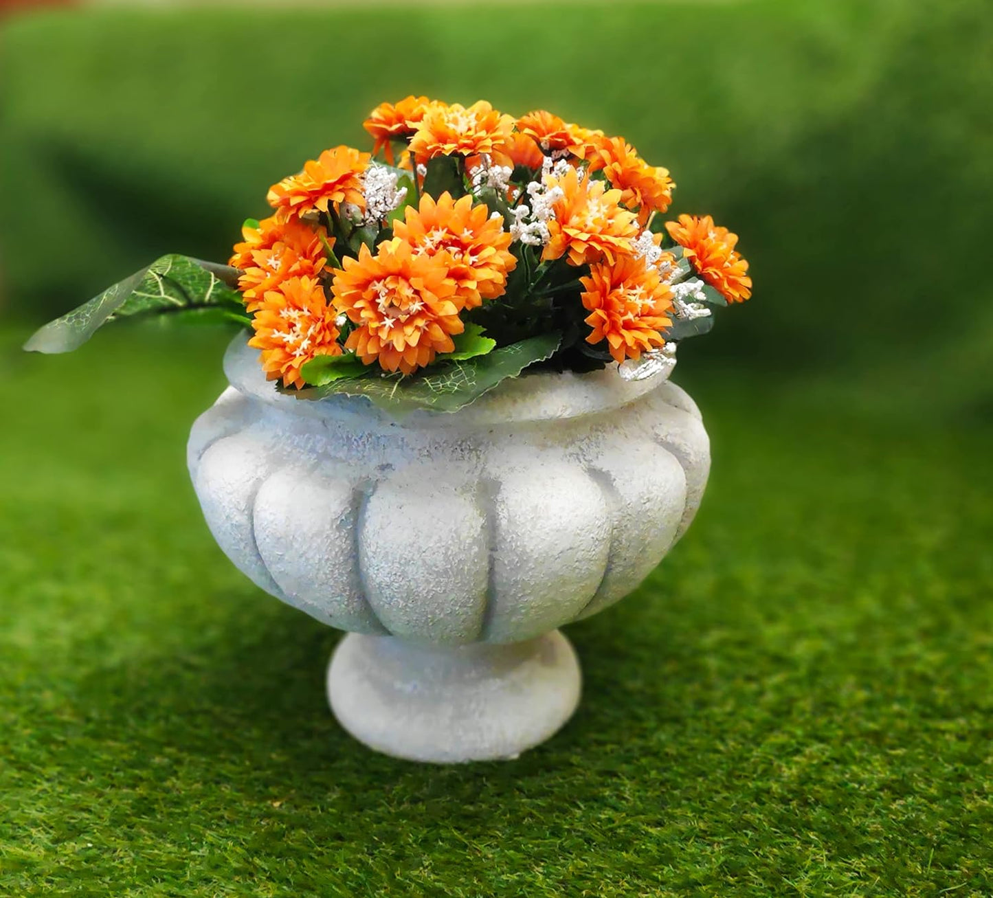 Roman chalice flower pot, made of concrete 18 x 31 x 26 cm