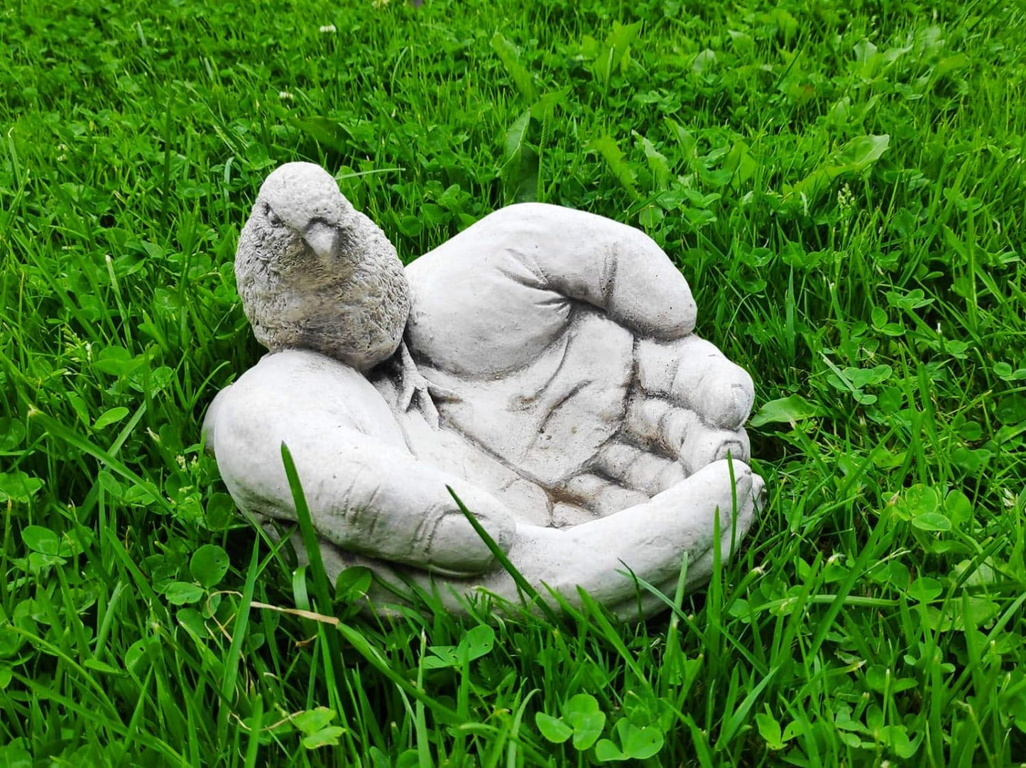 Premium Handcrafted Concrete Birdbath - Loving Hands Design, 18x18x15cm