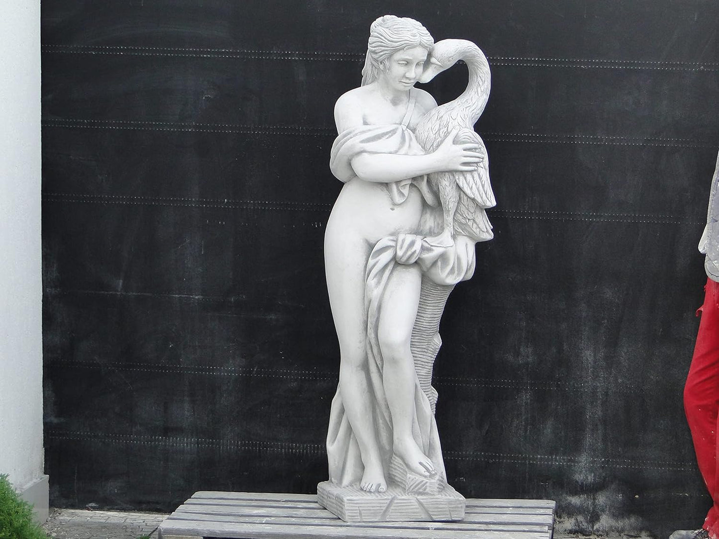 "Swan Serenade" statue