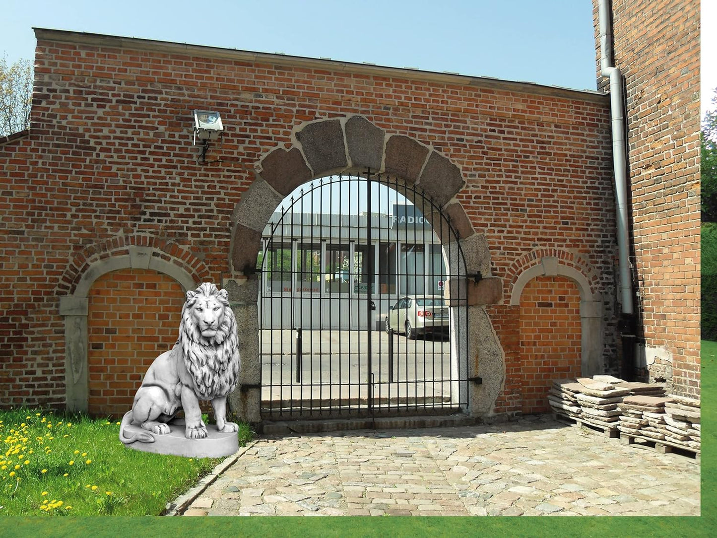 Lion's Gaze sculpture turned right
