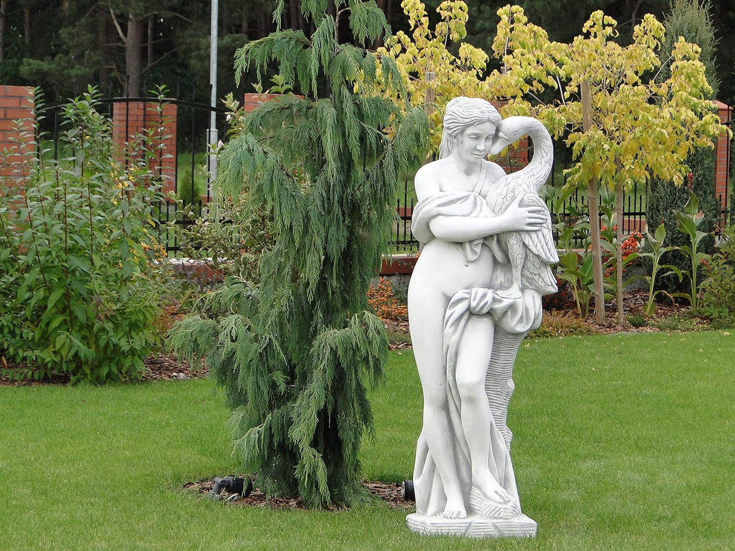 "Swan Serenade" statue