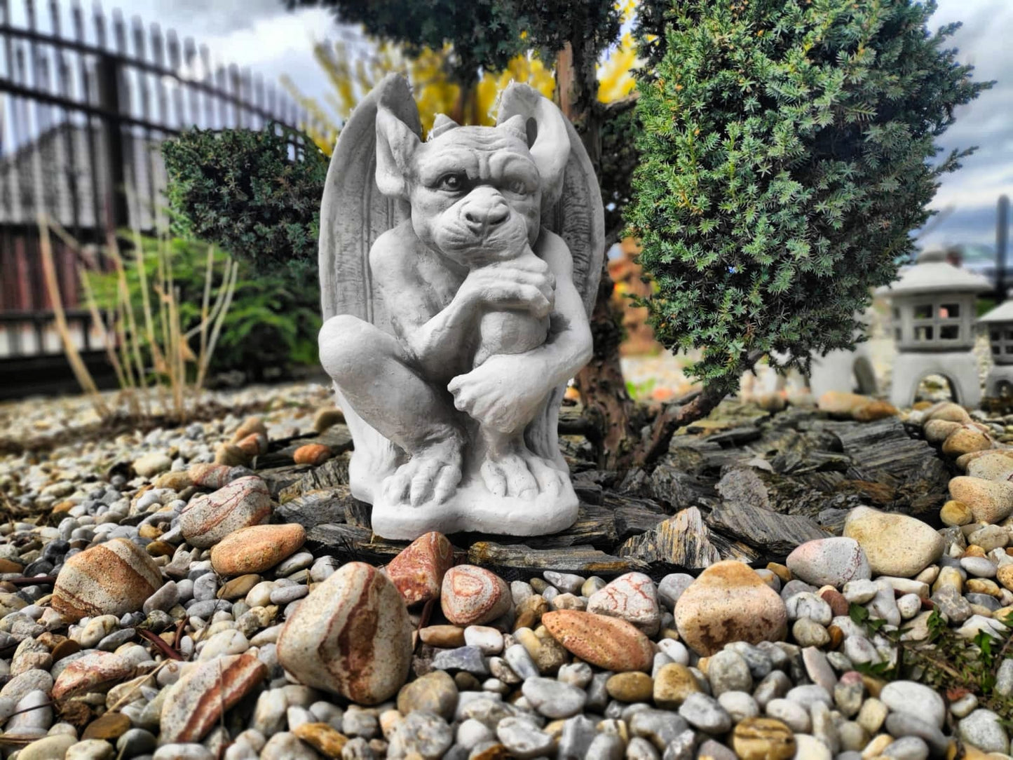 Figurine of sitting gargoyle, made of cast stone, outdoor/indoor ornament, decoration