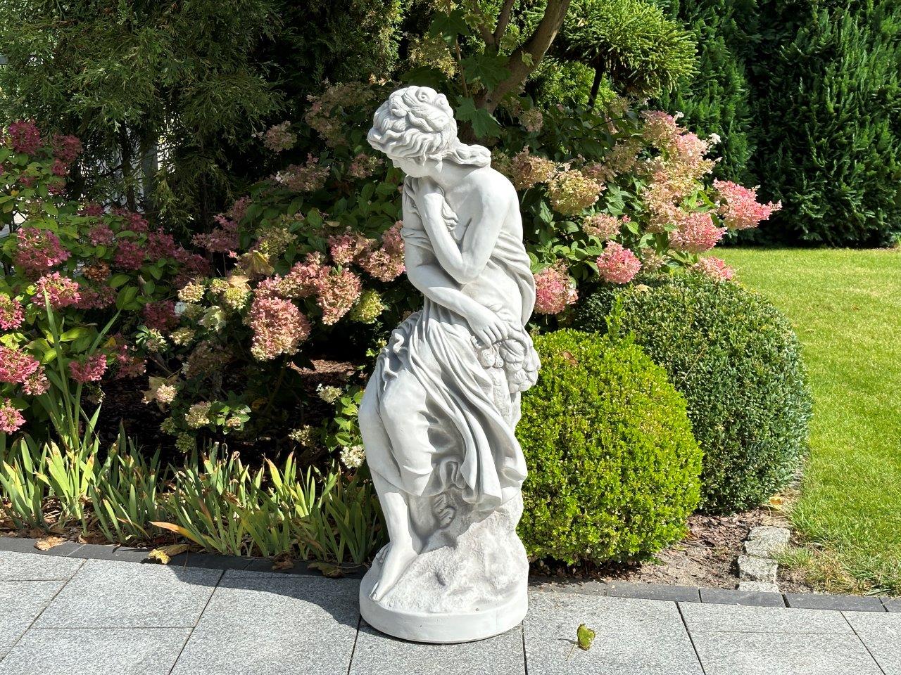 Escultura de Mulher Sentada