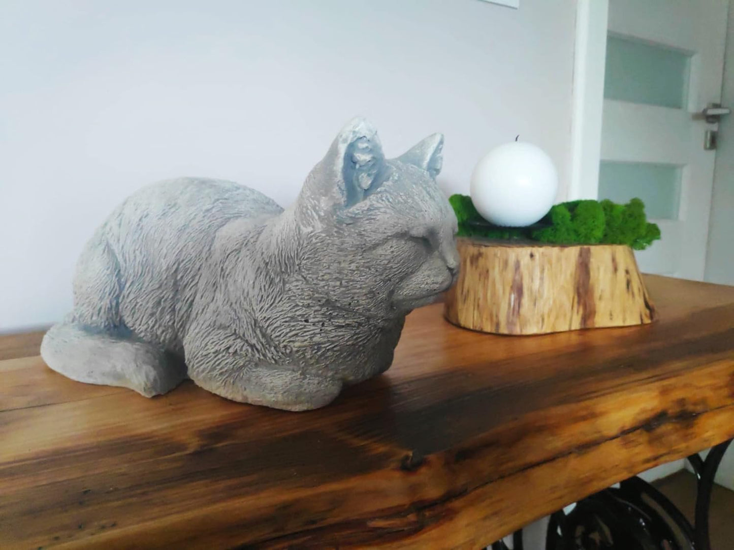 Figur einer entspannenden Katze, Dekoration für den Innen- und Außenbereich, aus Kunststein