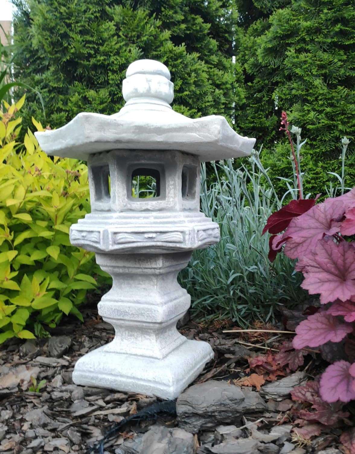 Gartendekoration aus Gussstein – Steinpagode/Laterne im japanischen Stil „Dabotap“