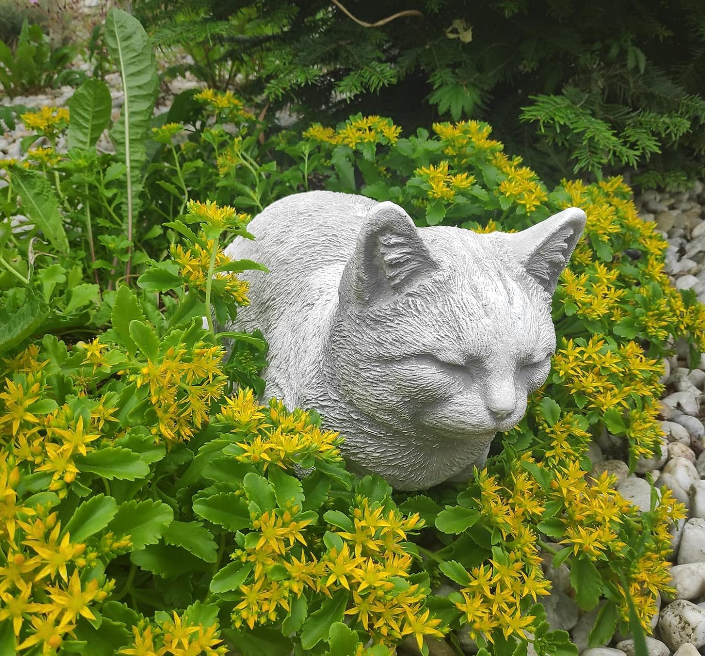 Figur einer entspannenden Katze, Dekoration für den Innen- und Außenbereich, aus Kunststein